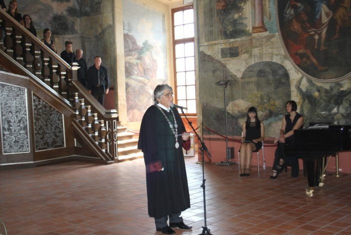 Božidar Veljković ob predaji funkcije dekana Fakultete za Turizem Brežice 10. julija 2015 v Viteški dvorani Brežice (Foto: M. L.)