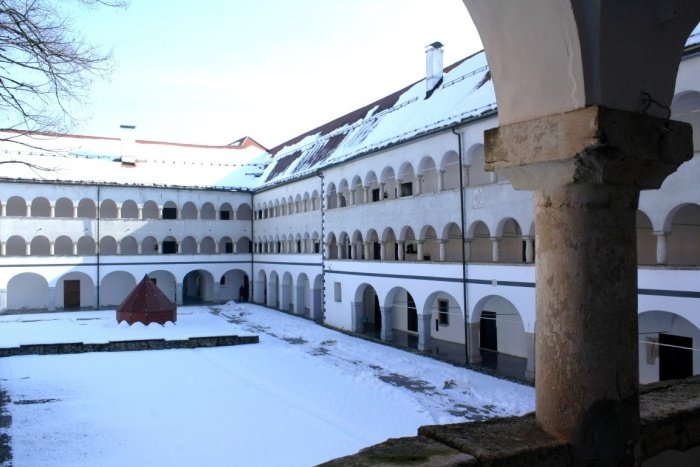 Kostanjeviški samostan, v katerem je Galerija Božidar Jakac. (Foto: M. L.)