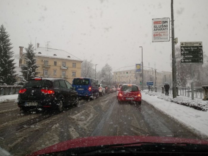 Policija opozarja, da je vožnja v zimskih razmerah še posebej zahtevna. (Foto: M. M.)