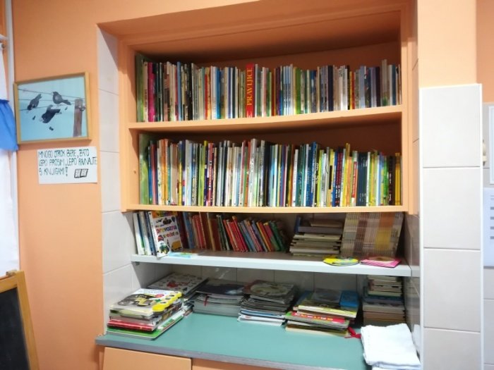 Imajo veliko knjig, mnoge od njih so podarili posamezniki. (Foto: J. A.)