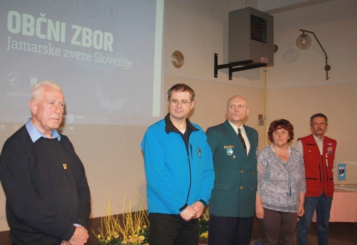 Davorin Preisinger, ki je prejel plakete z Zlatim znakom JZS, je bil podpredsednik in predsednik Jamarske zveze Slovenije, sodeloval je tudi pri vodenju nekdanje jugoslovanske jamarske zveze. (Foto: M. L.)