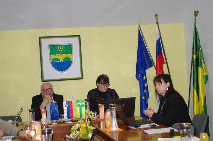 Od leve proti desni: župan Jože Kapler in direktorica OU Petra Pozderec.