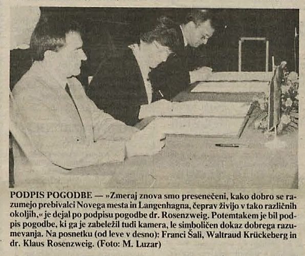 Fotografija ob podpisu pogodbe, ki smo jo leta 1988 objavili v Dolenjskem listu.