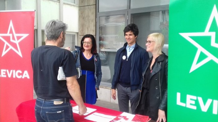 Tudi včeraj so na Dolenjskem zbirali podpise podpore za svojo peticijo. (Foto: B. H.)