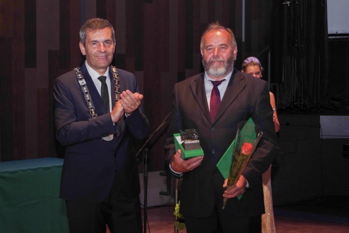 Franc Glinšek (desno) je prejel veliki znak. Levo župan Miran Stanko (Foto: LIJAMedia za organizatorja)