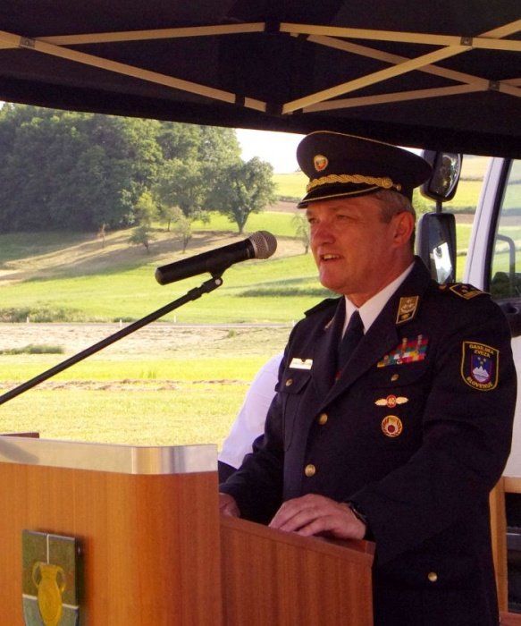 Predsednik GZ Slovenije Janko Cerkvenik je pohvalil zburske gasilce.