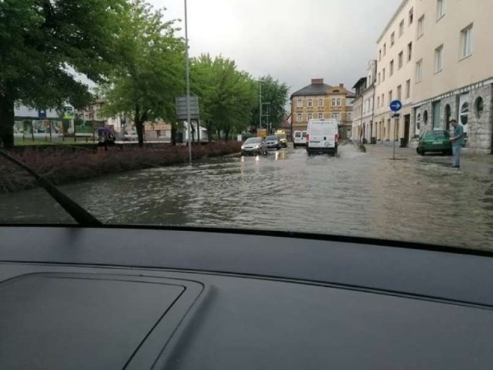 Ulice so bile pod vodo (Foto: bralka Saša Račji, Svet24)