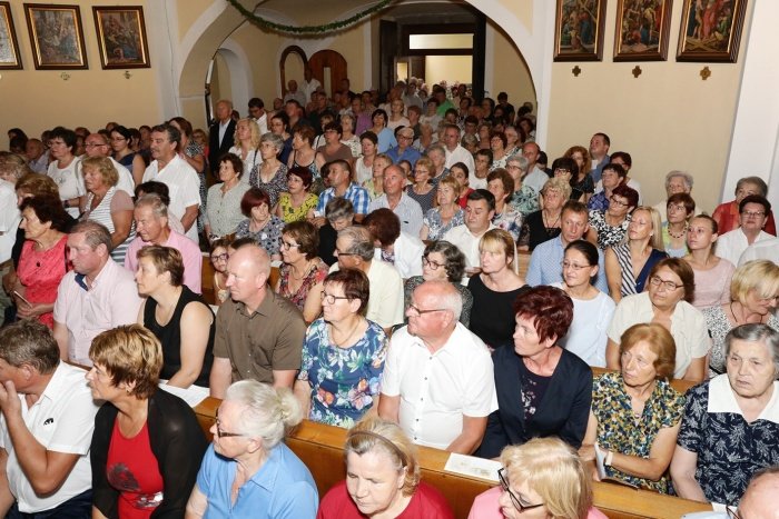 Z množično udeležbo pri slovesni maši so prebivalci izkazali spoštovanje svojemu duhovniku in brežiškemu častnemu občanu. (Foto: Fotorožman Brežice)