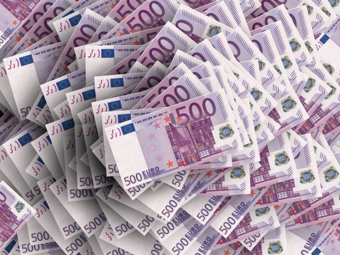 Država bo v PKP8 razdelila 320 milijonov evrov. (Foto: Pixabay)