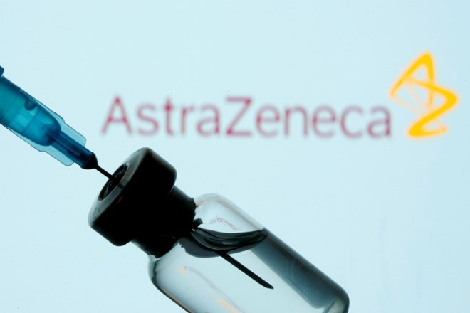 Cepljenje z AstraZeneco se bo po začasni prekinitvi nadaljevalo tudi pri nas, saj je Ema ugotovila, da je cepivo varno in učinkovito. (Foto: Reuters)