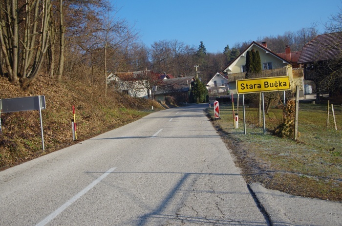 Cesta iz Škocjana do Stare Bučke je že prenovljena, kmalu bodo dobili še pločnik.