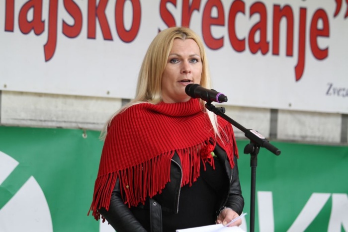 Na Debencu je bila slavnostna govornica generalna sekretarka sindikata prometa in zvez Saška Kiara Kumer.