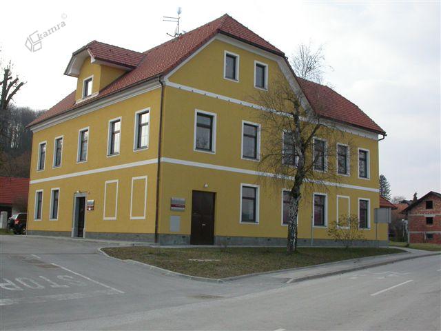Knjižnica deluje v Metelkovem domu. (Foto: kamra.si)