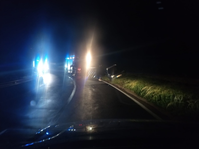 Ponoči pa nesreča pri Dolnji Težki vodi (Foto: FB Policijske kontrole Dolenjska)