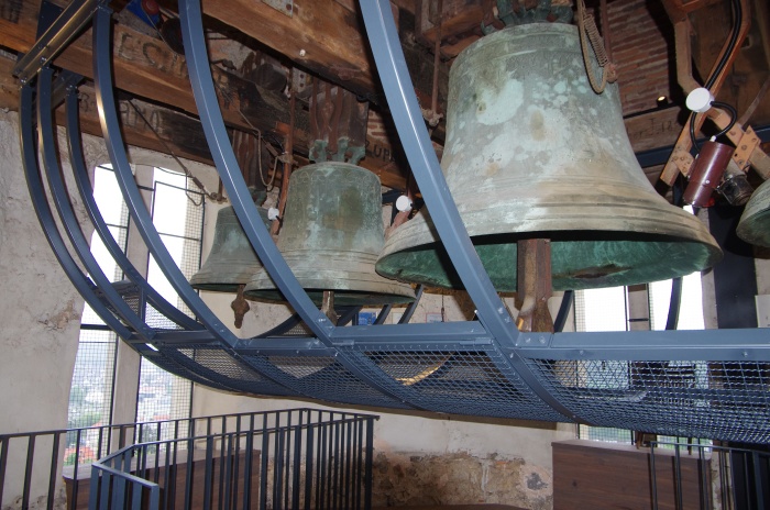 Pogled na zvonove je veličasten, ko zapojejo pa ...