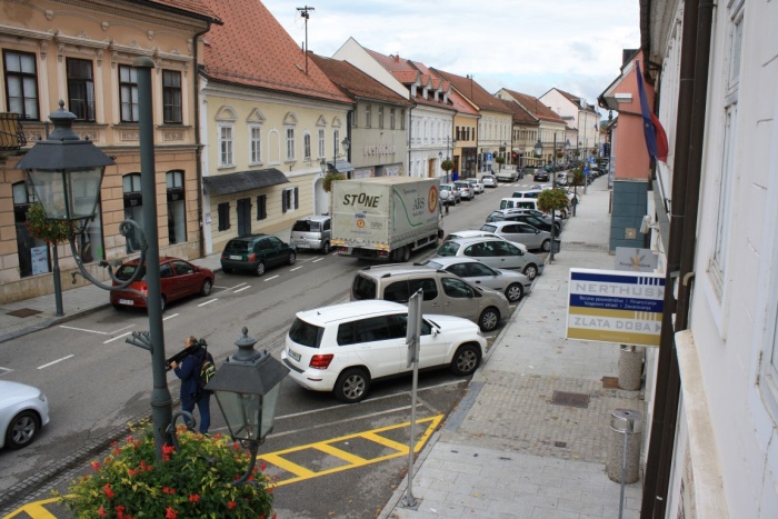 Cesta prvih Borcev v brežiškem starem mestnem jedru (Foto: M. L.)