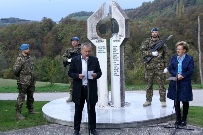 V drugi svetovni vojni so se v odpor vključili vsi zavedni Slovenci, je dejal predsednik krajevne skupnosti Pečice Janez Omerzel.