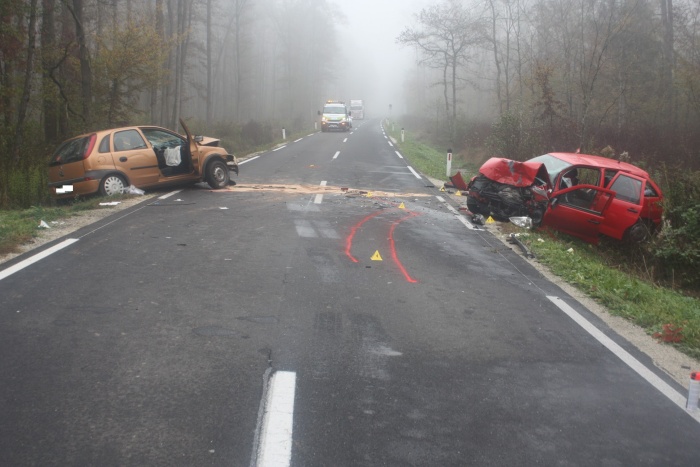Posledice hude prometne nesreče pri Bukošku (Foto: PP Brežice)