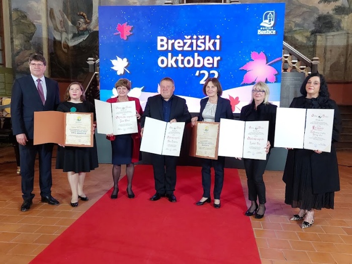 Župan Ivan Molan z nagrajenci; to so: Ana Špiler, Jožica Penič, Vlado Leskovar, Anica Hribar. Ljudmila Ban in Mojca Florjanič