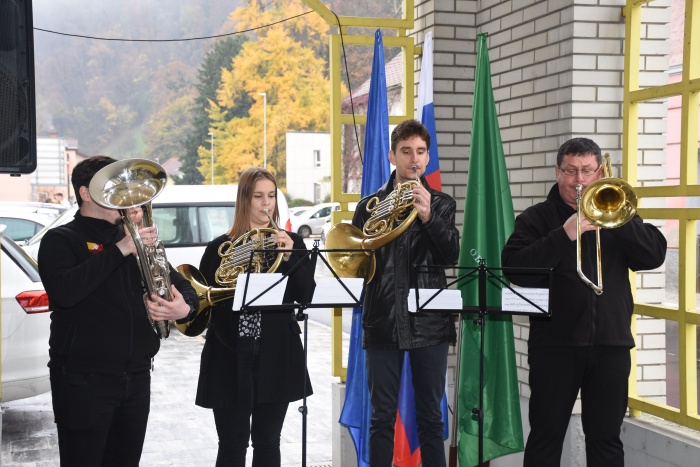 Krajšo  slovesnost ob odprtju odseka je povezovala Tina Šoln, kulturni program pa je prispeval trobilni kvartet Glasbene šole Krško.