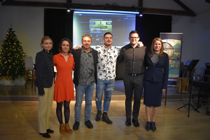 Pet finalistov z vodjo programa Markom Vukobratom (Foto: Maja Hočevar)