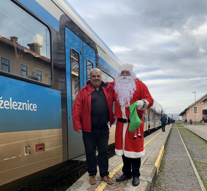 Bižičkov vlak je spet vozil! Na sliki Božiček, ob njem pa Albert Pavlič, predsednik ZDSS-Solidarnost.