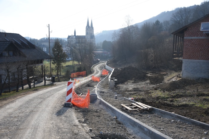Rekonstrukcija Lovske ceste do začetka poletja 