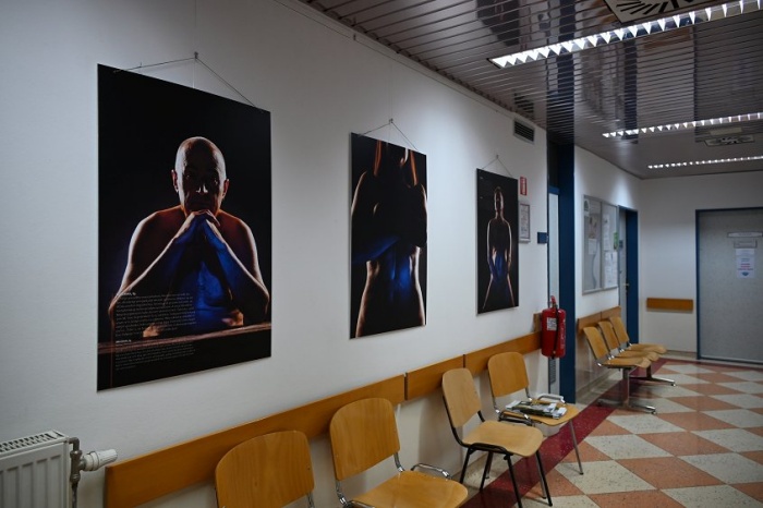 Fotografska razstava z naslovom Moja brazgotina, moje življenje je delo priznanega fotografa, Sevničana Mirana Juršiča.