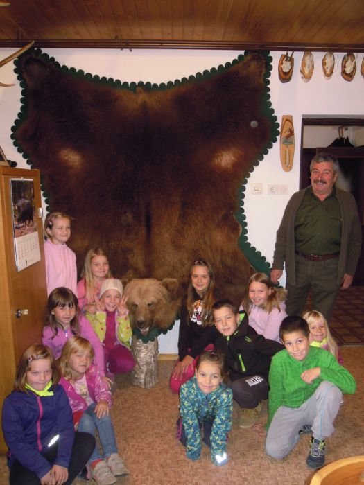 Učenci na obisku pri medvedu