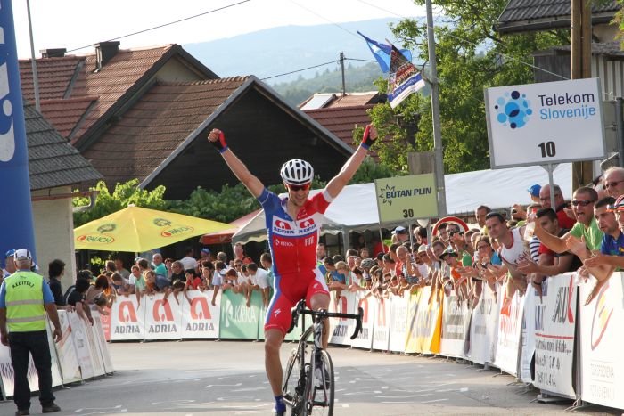 Matej Mugerli je osvojil prvi naslov državnega prvaka na cestni dirki v kategoriji elite za novomeški kolesarski klub po dolgih 13 letih. (Foto: I. Vidmar)