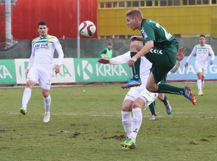 Takole je Marin Perić v 32. minuti žogo poslal prek vratarja Pridigarja. (Foto: I. Vidmar)