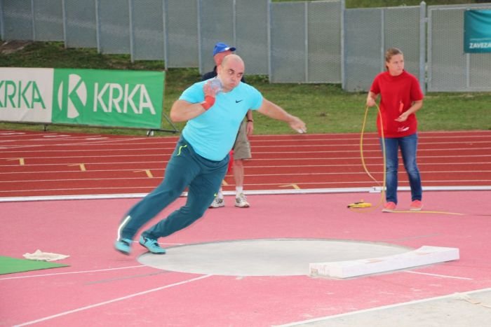 V suvanju krogle je zmagal Hrvata Nedžad Mulabegović (20,25 m).