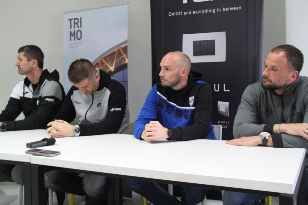 Trenerji vseh štirih ekip, ki so se uvrstila na zaključni turnir pokala Slovenije. Z leve proti desni: Boris Lisica (Koper), Mirko Skoko (Krka), Žiga Lesjak (Slovenj Gradec) in Uroš Zorman (Trimo Trebnje).