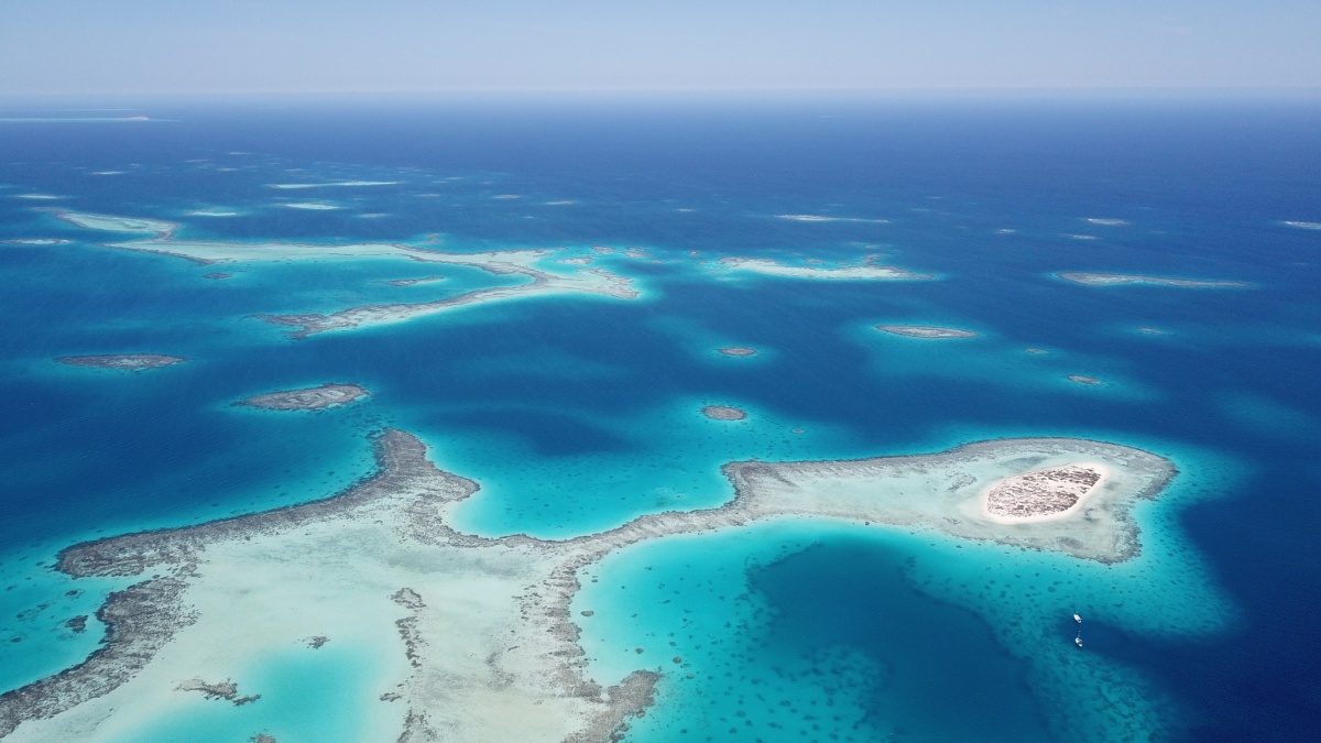 Eno od sudanskih koralnih otočij, kjer je v morju raziskoval tudi sloviti Cousteau