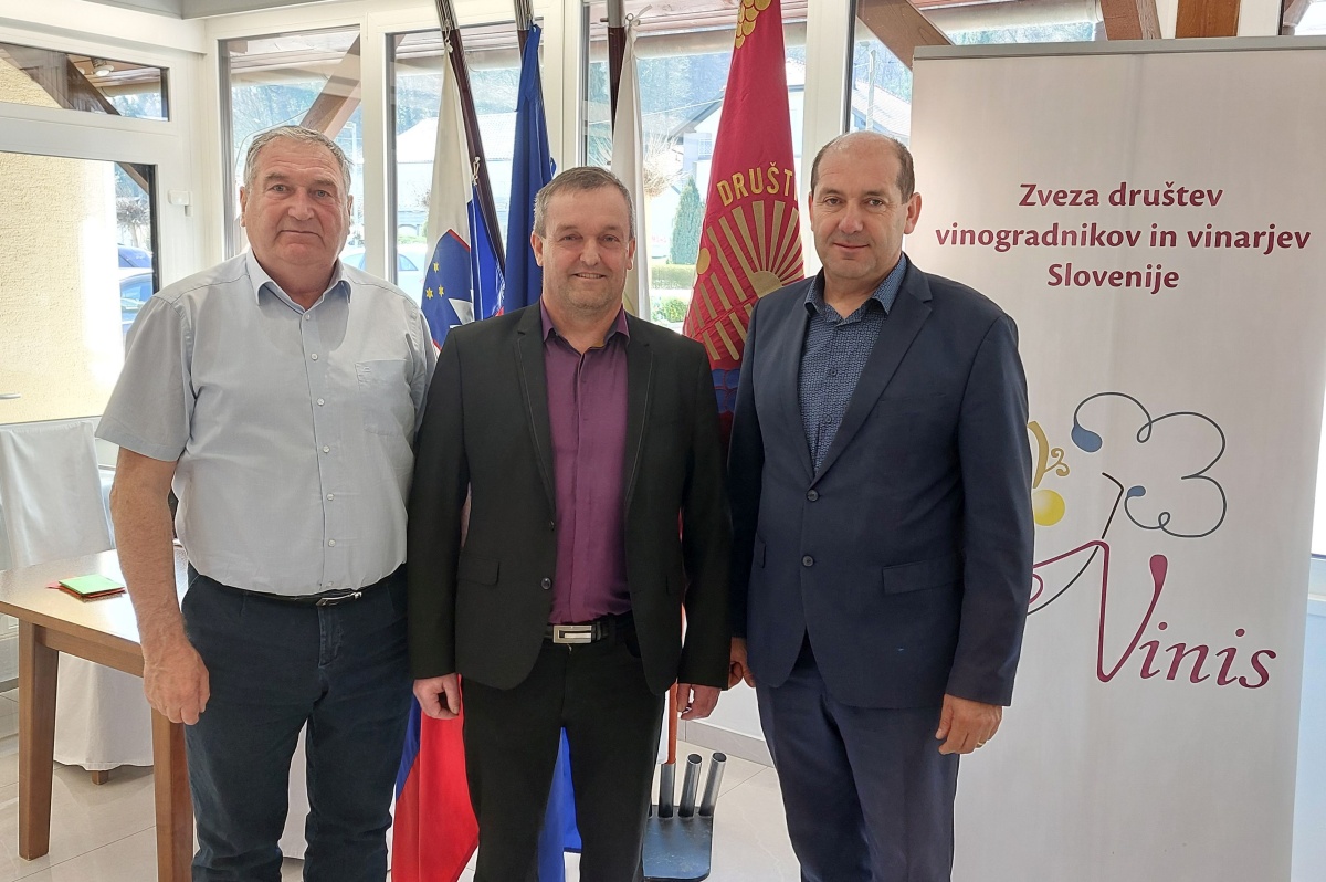 Novo vodstvo: predsednik Blaž Zagmajster (v sredini) in podpredsednika Miran Jurak (levo) in Andrej Rebernišek.