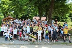 Skupinska slika kolesarjev Koles sreče za spomin (Foto: M. Ž.)