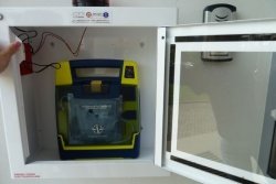 V Črnomlju bodo med drugim dobili nova avtomatska zunanja defibrilatorja – AED z zunanjo omarico. (Foto: arhiv DL)