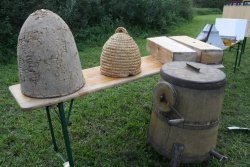 Na tekmovanju se bodo verjetno ukvarjali tudi s čebelarsko opremo, kot je ta na fotografiji. (Foto: M. L.)