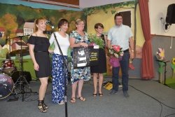 Najučiteljica šolskega leta 2018/19 Anica Butkovič je bila ganjena. (Foto: Občina Brežice)