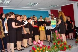 Združeni pevski zbor je zapel Knobleharjevo himno.