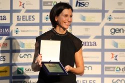 Zlato plaketo AZS je dobila tudi Marija Šestak, ki je letos prejela bronasto medaljo, ki jo je po diskvalifikacij tekmic zaradi dopinga osvojila na svetovnem prvenstvu leta 2007. (Foto: B. B.)