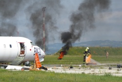 FOTO: Zlomljeno krilo 2022: trk letal v zraku, požar, žrtve, ...
