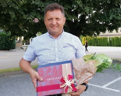 Marko Kirar iz Dobruške vasi se je ob letošnjem Knobleharjevem razveselil občinskega priznanja.