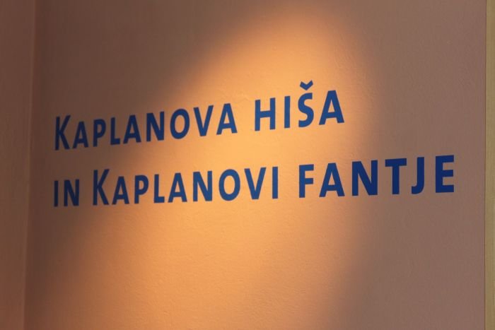 Isto ime, kot februarska razstava, nosi tudi današnji kolokvij v Mestnem muzeju Krško.