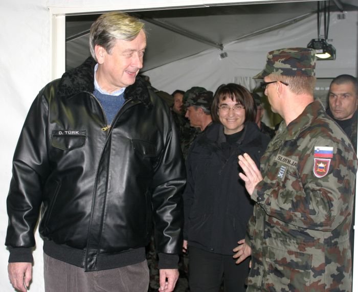 Priprave na osrednjo vajo Slovenske vojske Svizec 09 si je ogledal tudi predsednik Danilo Türk. (Foto: I. Vidmar)
