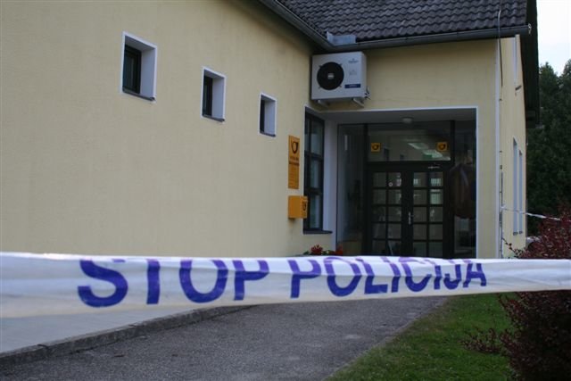 Pred dobrim mesecem so oropali tudi pošto v Škocjanu. (Foto: TJG, arhiv DL)
