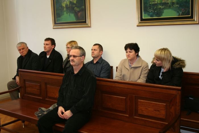 Branko Drkušić je včeraj spet sedel na zatožno klop novomeškega okrajnega sodišča. (Foto: T. J. G.)