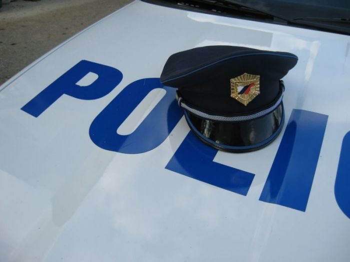 Policisti z območja Dolenjske, Posavja in Bele krajine  imajo za seboj zelo naporen in nevaren konec tedna. Med drugim poročajo o  več napadih na uradne osebe, polne roke dela pa imajo te dni tudi  vlomilci. (Foto: T.J.G., arhiv DL)