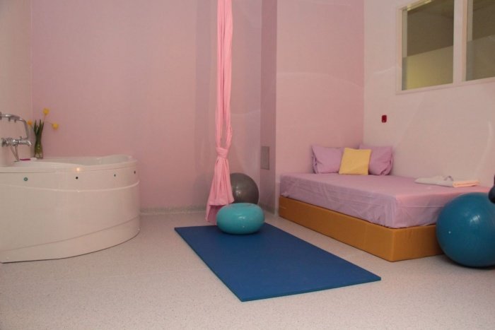 Novost v novomeški porodnišnici: alternativna soba za porode
