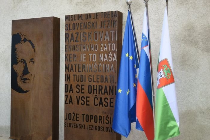 Rojaku Toporišiču v Ljubljani odkrili spominsko obeležje